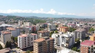 İtalya 'nın Cosenza ilinin yerleşim yeri Rende üzerindeki hava manzarası
