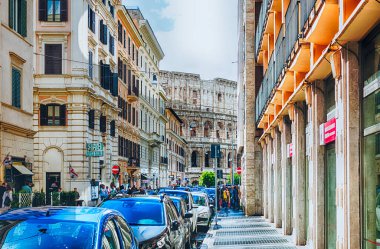 ROME - 15 Mayıs 2019 'da Laterano, Roma, İtalya' daki Via San Giovanni 'nin sonundaki Colosseum' un görüntüsü