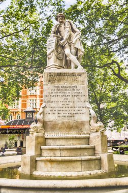 William Shakespeare 'in Londra Leicester Meydanı' ndaki heykeli.