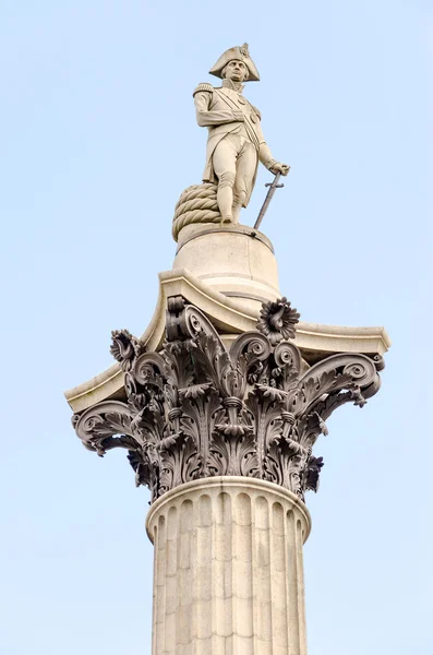 Nelson standbeeld op Trafalgar Square in Londen — Stockfoto