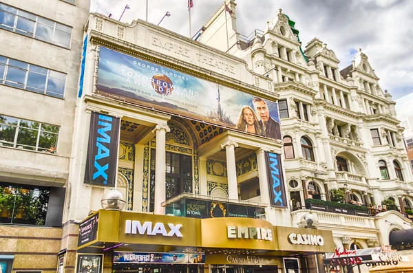 Fachada del cine Empire en Londres, Reino Unido — Foto de Stock