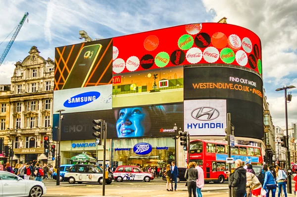 Ljusskyltar i Piccadilly Circus, London — Stockfoto