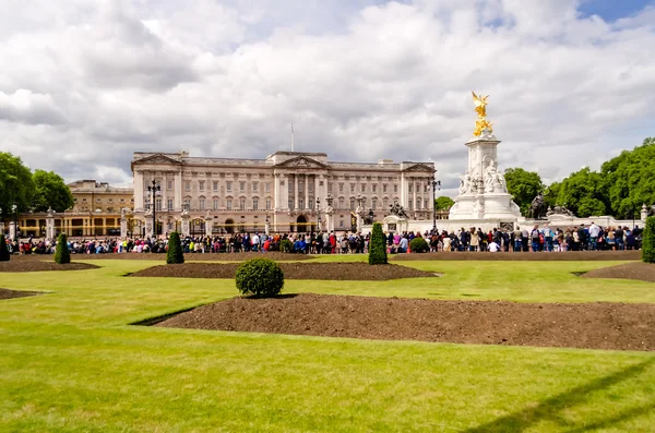 A cerimônia de guarda no Palácio de Buckingham, Londres — Fotografia de Stock