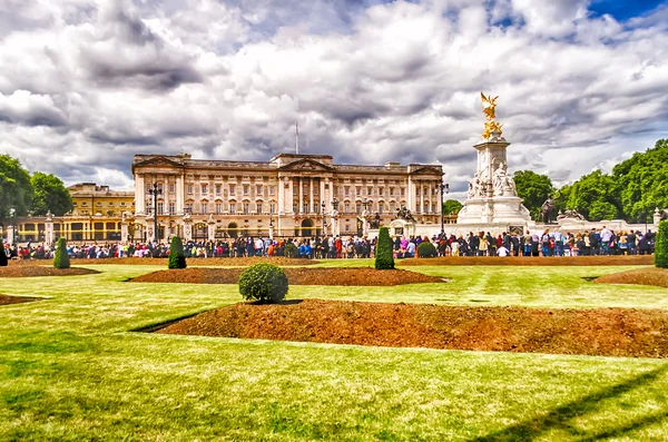 A cerimônia de guarda no Palácio de Buckingham, Londres — Fotografia de Stock