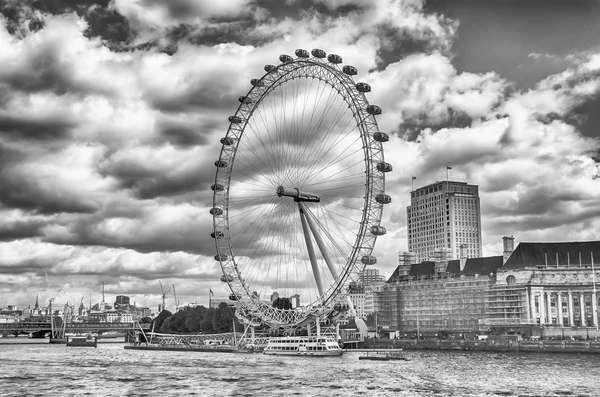 Het london eye panoramisch wiel — Stockfoto