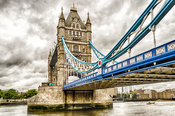 Tower Bridge, historiska landmärke i London — Stockfoto