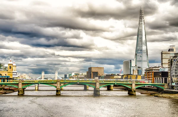 Río Támesis, puentes y el fragmento, Londres —  Fotos de Stock