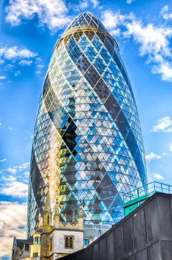 30 St Mary Axe aka Kornişon bina, Londra