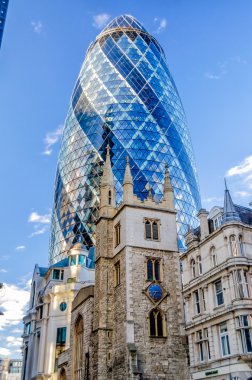 30 St Mary Axe aka Kornişon bina, Londra