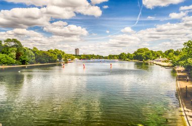 Hyde Park, Londra Serpentine nehirde