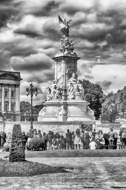 Buckingham Sarayı, Londra Victoria Anıtı