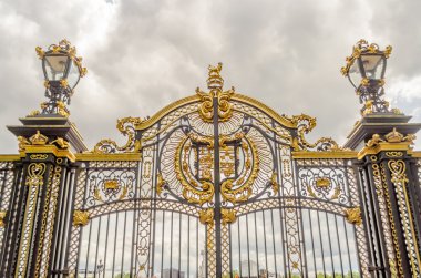Buckingham Sarayı, Londra'yaldızlı süsler kapısı