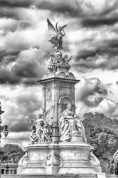 Victoria Memorial v Buckinghamském paláci, Londýn — Stock fotografie