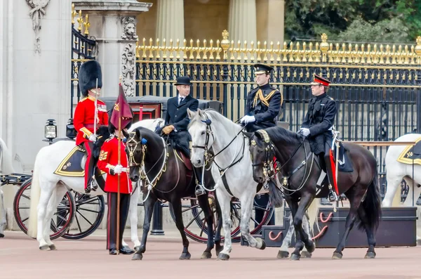 La cerimonia di guardia a Buckingham Palace, Londra — Foto Stock