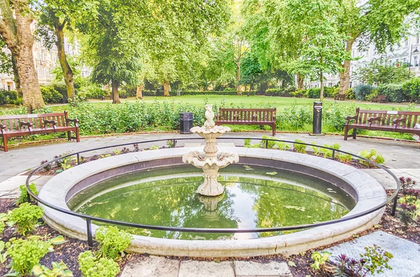 Fountain in St George's Square, London — Stock Photo, Image