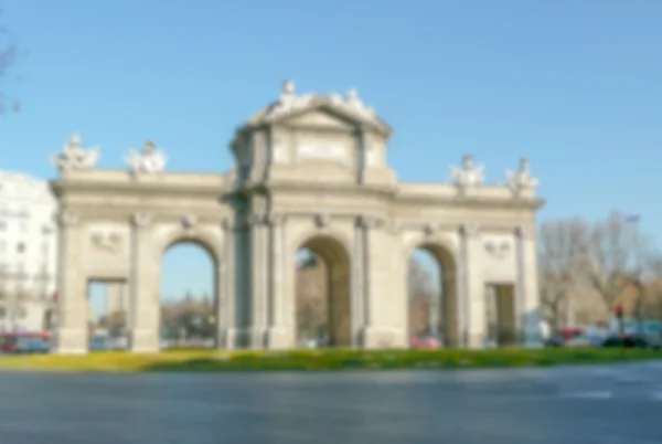 Rozostřeného pozadí Alcal Gate v Madridu. — Stock fotografie