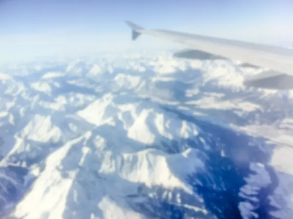Расслабленный фон крыла самолета во время полета — стоковое фото