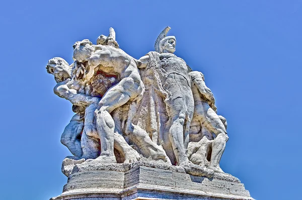 Rzeźba na moście Vittorio Emanuele II w Rzymie — Zdjęcie stockowe
