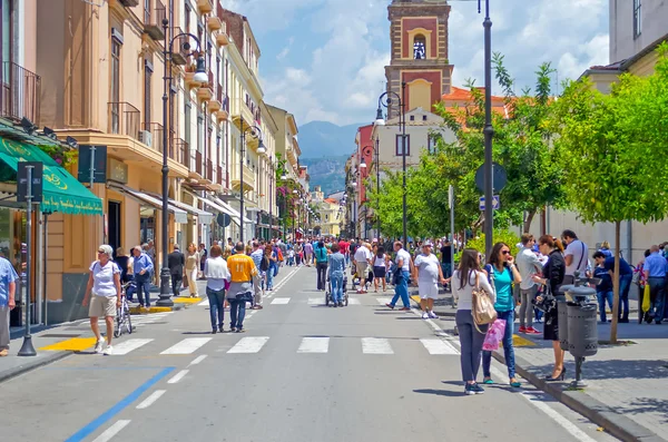 Corso Italia, de hoofdstraat van Sorrento, Italië — Stockfoto