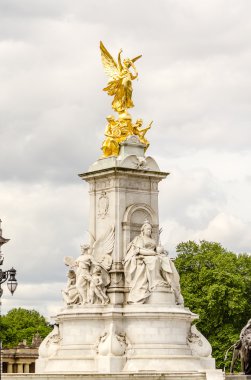 Buckingham Sarayı, Londra Victoria Anıtı