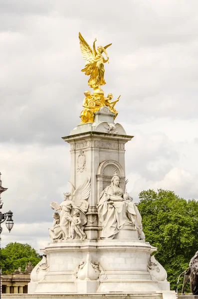 Victoria μνημείο στα Ανάκτορα του Μπάκιγχαμ, Λονδίνο — Φωτογραφία Αρχείου