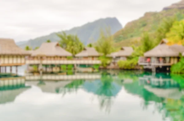 Fransız Polynesi klasik bungalov ile ufuk arka plan — Stok fotoğraf