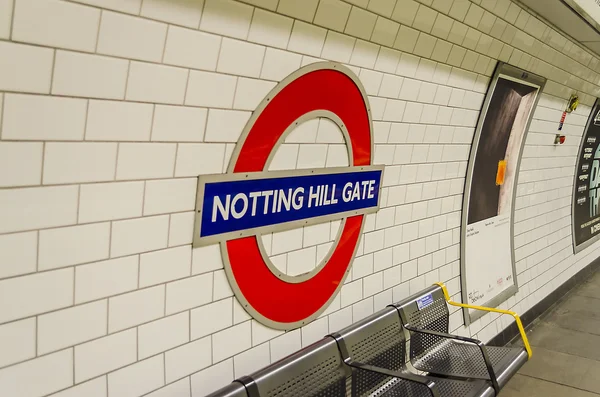 Notting Hill Gate metro ondertekenen in Londen — Stockfoto