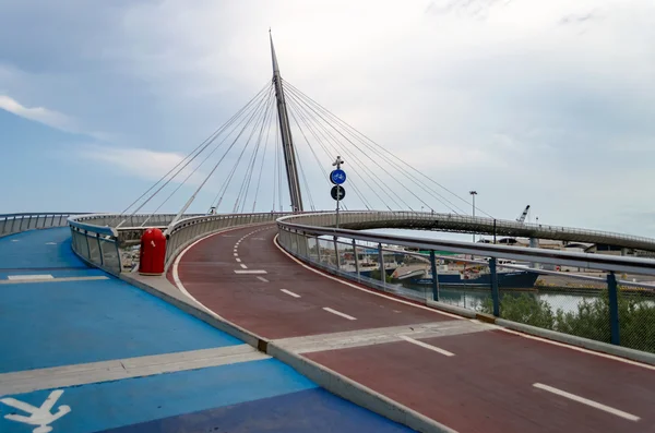 Podul Mării, reper emblematic în Pescara, Italia — Fotografie, imagine de stoc