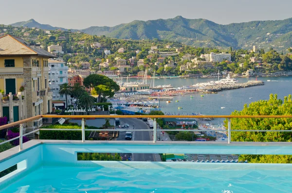 Swimming pool overlooking Santa Margherita Ligure, Italy — Stock Photo, Image