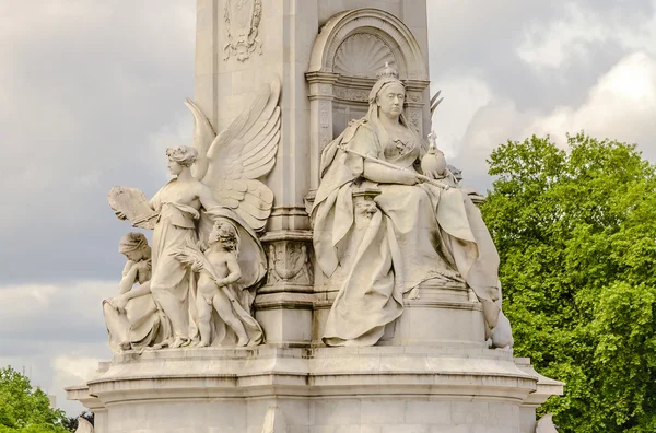 Меморіал Вікторія в Лондоні Букінгемський палац — стокове фото