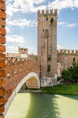 Scaliger Köprüsü (Castelvecchio'yu Köprüsü), verona, İtalya