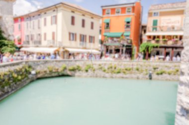 Ufuk arka plan, Sirmione Castle havadan görünümü
