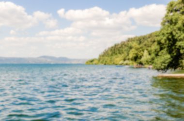 Bracciano Gölü, İtalya üzerinde manzaralı ufuk arka plan