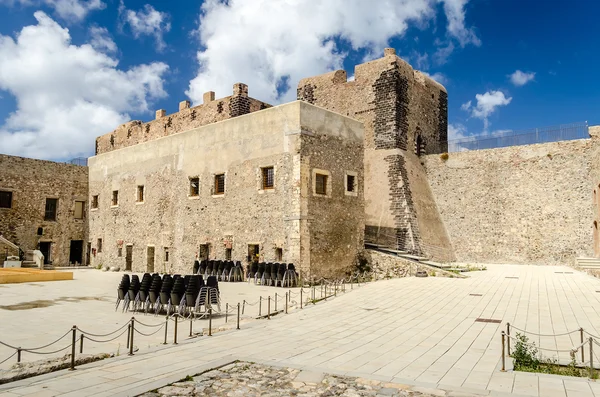 Courtyard of Milazzo Castle, Sicily, Italy — Stock Photo, Image