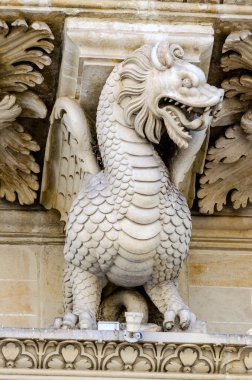 Holy Cross cephe, Lecce kilisede heykel