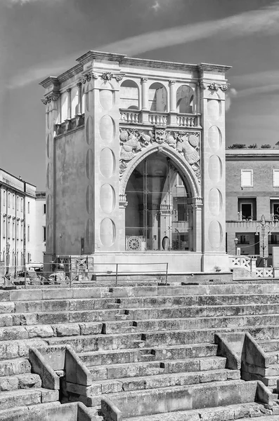 Římský amfiteátr v Sant'Oronzo náměstí, Lecce, Itálie — Stock fotografie