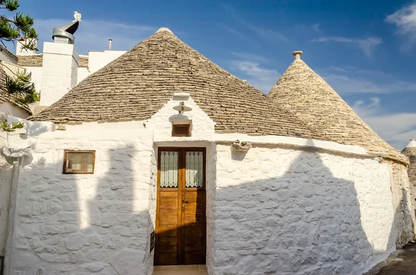 Typische trulli-gebäude in alberobello, apulien, italien — Stockfoto