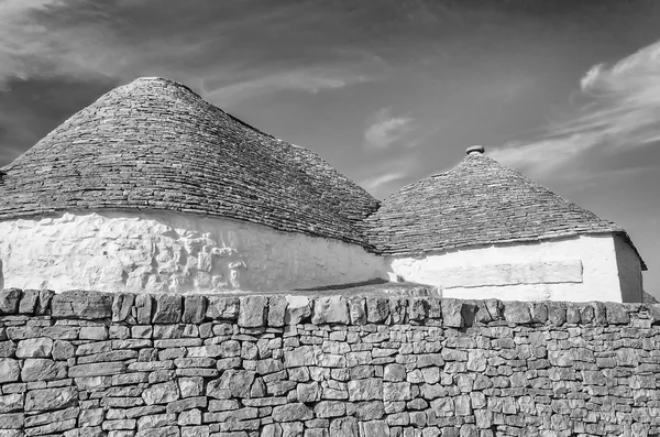 Edifici tipici trulli a Alberobello, Puglia, Italia — Foto Stock