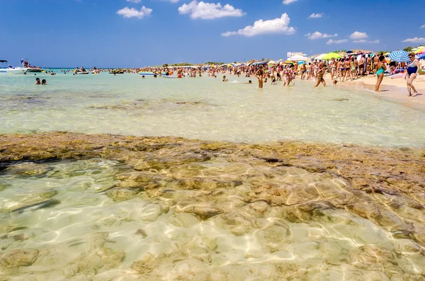 Bir beyaz kum yukarıdan aşağıya doğru: Salento güzel kumsalı, İtalya — Stok fotoğraf