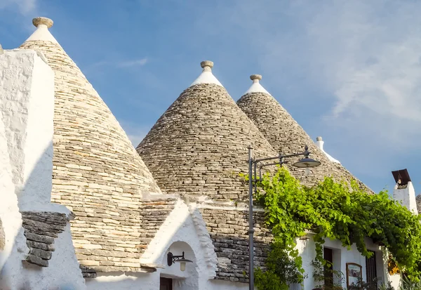 Bâtiments typiques de trulli à Alberobello, Pouilles, Italie — Photo