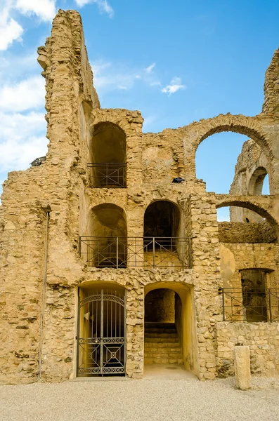 在意大利南部的古城堡的废墟 — 图库照片