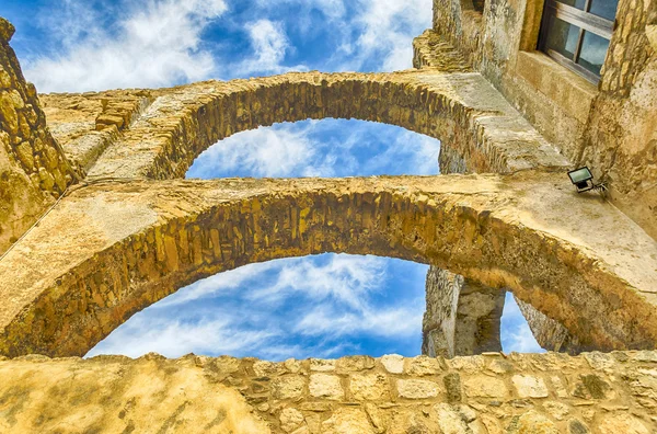 Rovine di un vecchio castello nel sud Italia — Foto Stock