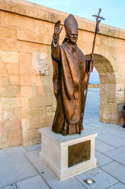 Papa Benedict XVI bronz heykel, Santa Maria di Leuca, İtalya