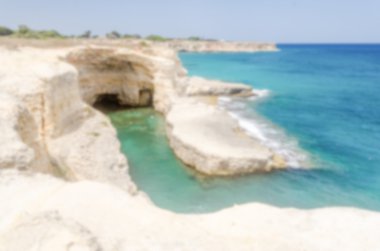 Ufuk arka plan ile Doğal kayalık uçurum: Salento, İtalya