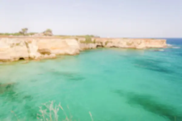 Intreepupil achtergrond met schilderachtige rotswanden in Salento, Italië — Stockfoto