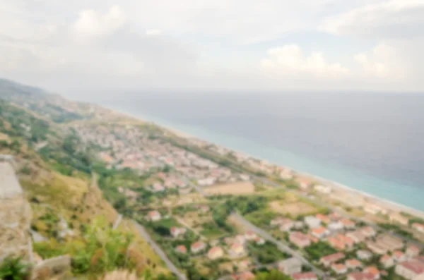 Розфокусовані фону з пташиного польоту над узбережжям у італ — стокове фото