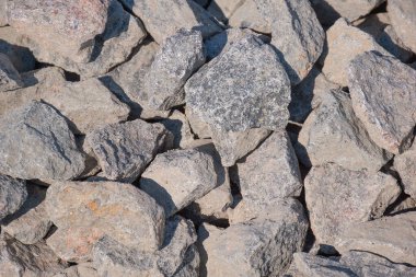 Yığınla moloz yığını yakın planda..