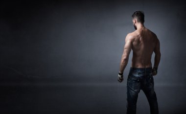 sporcu mücadele için hazır bilinmeyen