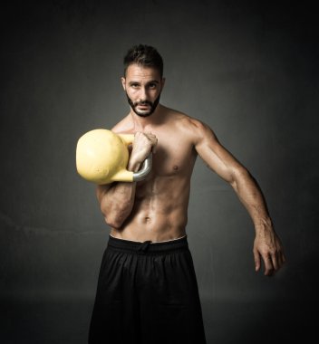 kettleball ile sporcu