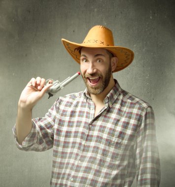 Oyuncak tabancalı adam